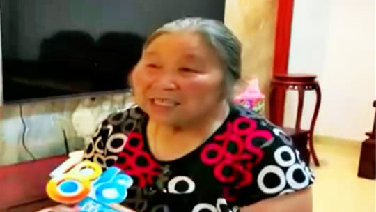 1818黄金眼 81岁老人的坚守