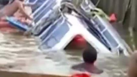 要闻主菜单 印尼船只倾覆致8人死亡
