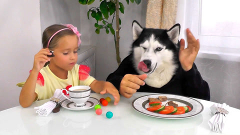 苏菲亚和弗兰克品尝美食