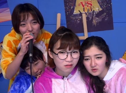 818超女聊天室 黄佳欣携水手舱释放活宝潜质
