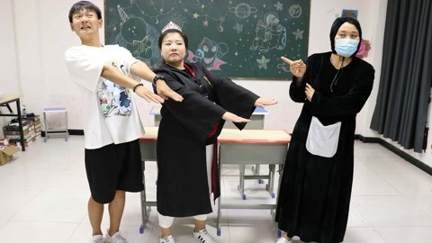 冬冬和小晴被“禁锢魔法”困住手脚，靠僵尸能打败黑衣人吗？