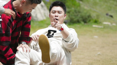 食万八千里 第4期加长版 陈赫翻滚筒靠全员助力 伯远体验手做牛粪燃料