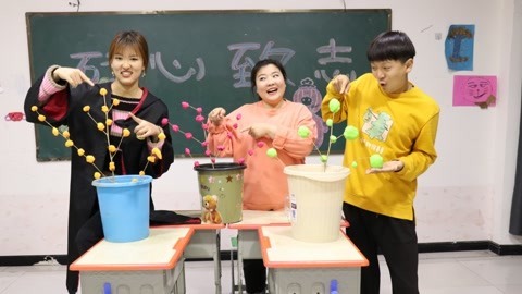 美女家务事 抠门老师不发粘土，同学们竟把粘土种在土里，能长出粘土吗？