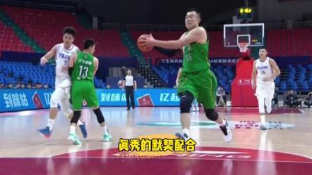 CBA热辣资讯 郭艾伦胯下助攻韩德君暴扣！这波默契的配合真的太秀了！