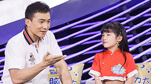 超凡小达人 第4期：混血萌娃对诗赢机器人