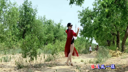 好尴尬第一次当着《老妈的面儿跳舞》老妈还不好意思了