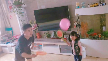 家庭排球比赛 孩子玩得不亦乐乎