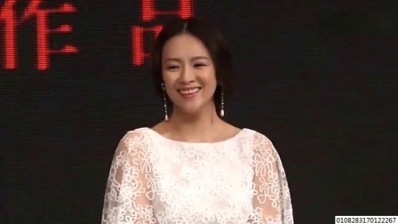 娱闻第一速递 2017 9月 章子怡勾肩搭背带继女逛街 网友:亲妈又该不乐意了 170920