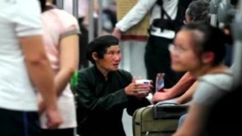 播报多看点 乞丐高收入 贫富两重天