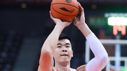 CBA 18/19赛季 深圳VS江苏第四节：赵率舟三分命中，李慕豪暴扣得手