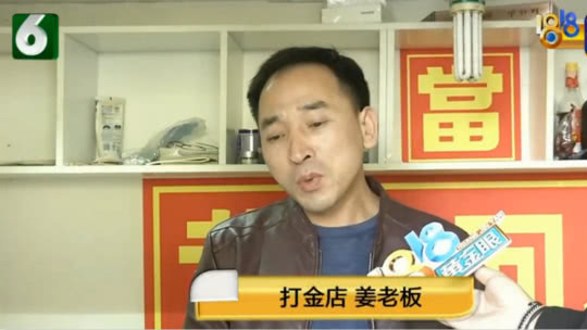1818黄金眼 搅拌车陷入路面 半小时处理完毕