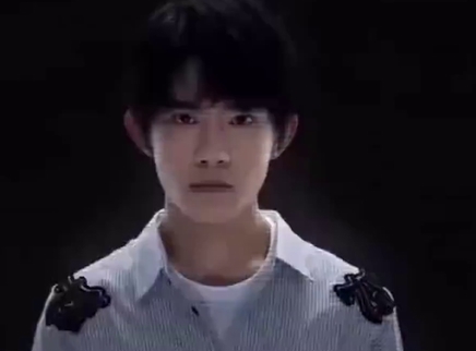 娱乐新鲜爆 易烊千玺舔屏记