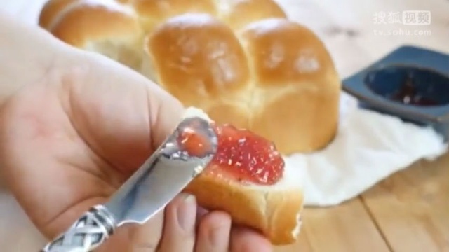 美&middot;食 教你制作松软香甜的炼乳面包