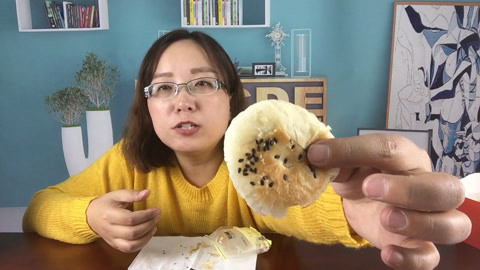 梁小轩和轩妈试吃各种美食 板栗金桔做酥饼是啥味道