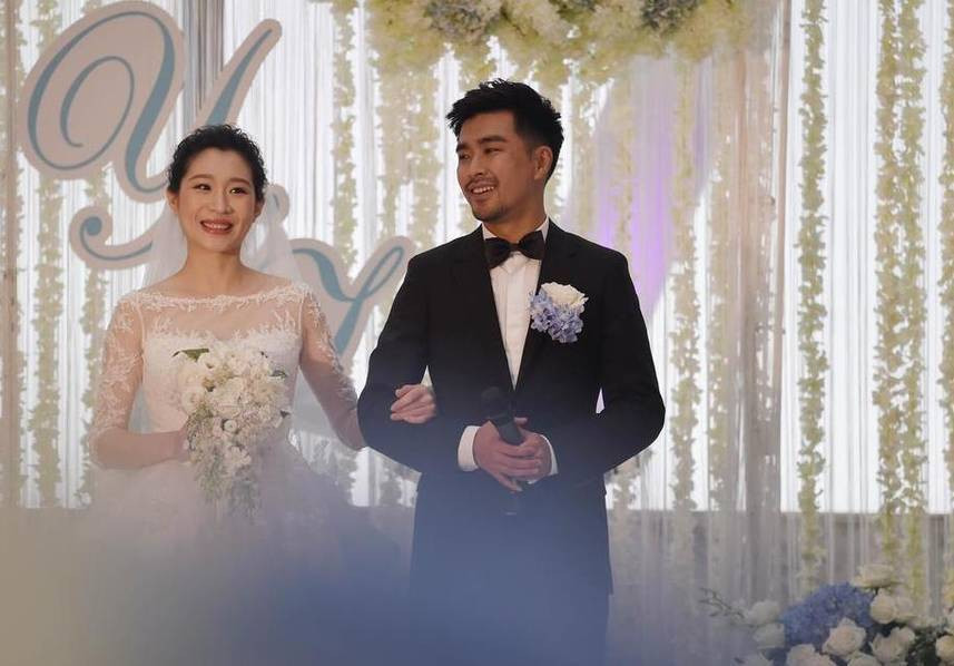张丹和男友殷悦在去年就已经领证,他们也属于闪婚一族,当决定结婚的