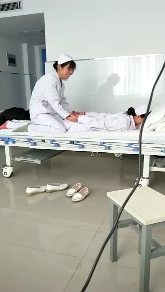 电影客串饰演护