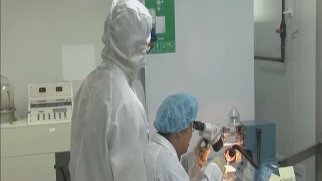 《晚间新闻报道》20170925彭练矛的芯片强国梦