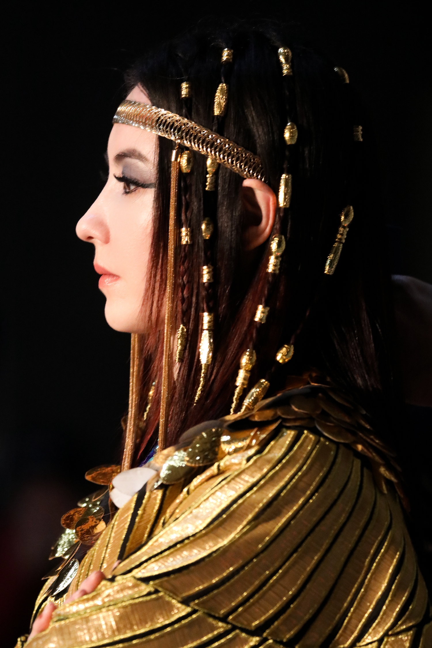 张柏芝化身埃及女王 眼神魅惑上演心动侧颜杀