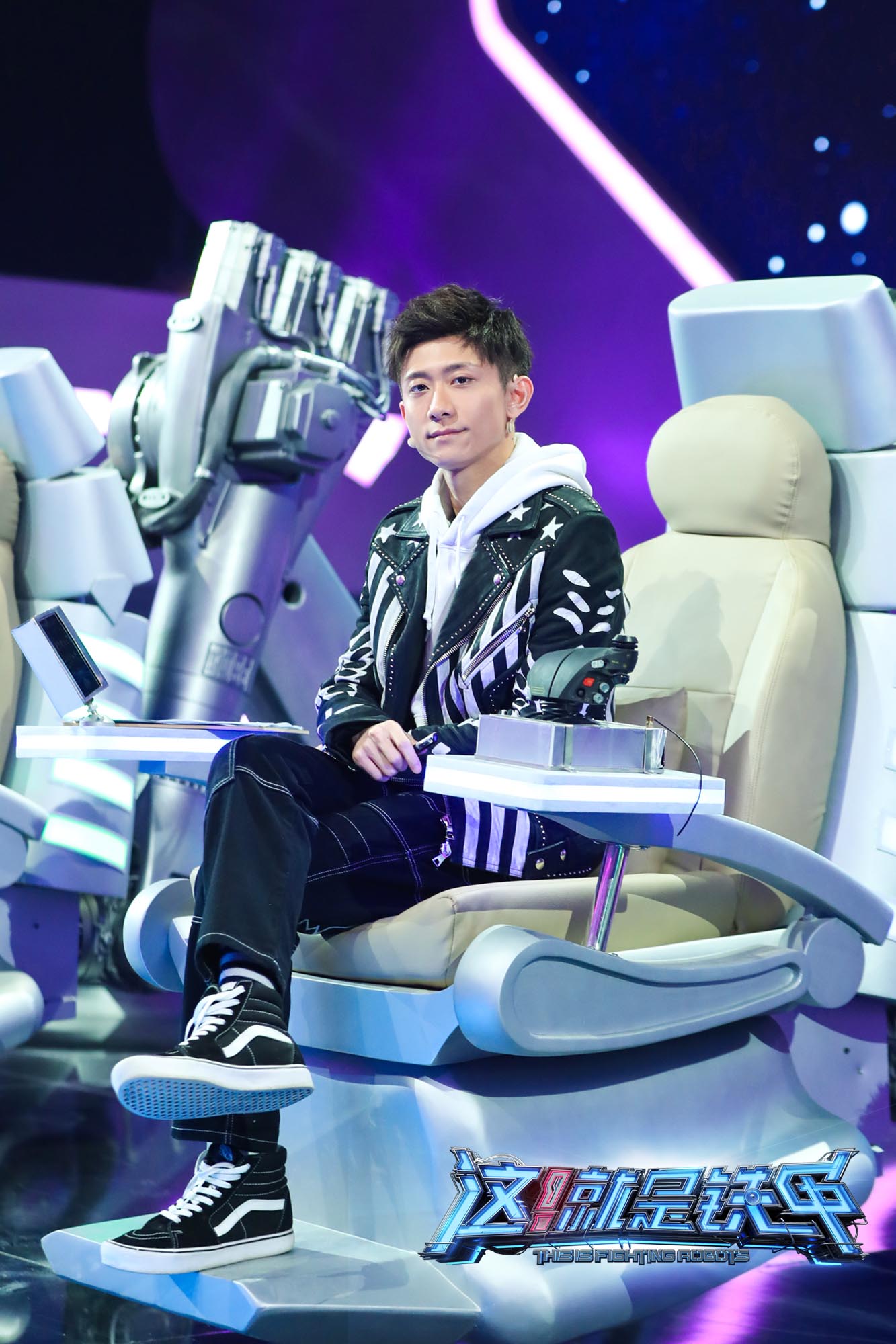 张一山《铁甲》逆境破壁 高强压力传递竞技精神