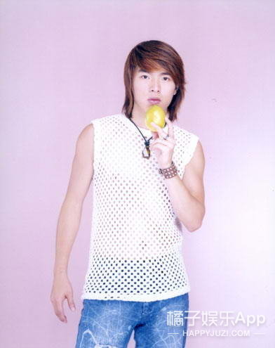 李威在2004年和杨丞琳合作了爱情偶像剧《极速传说》,他在剧中饰演