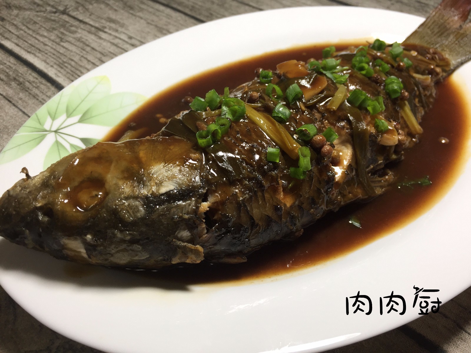 鲤鱼这样煎没有一点土腥味,不散不碎,百试百灵的小窍门!