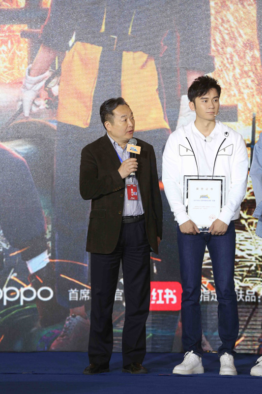 新一季《奔跑吧》426开播 发布会现场李晨被朱亚文秒撕
