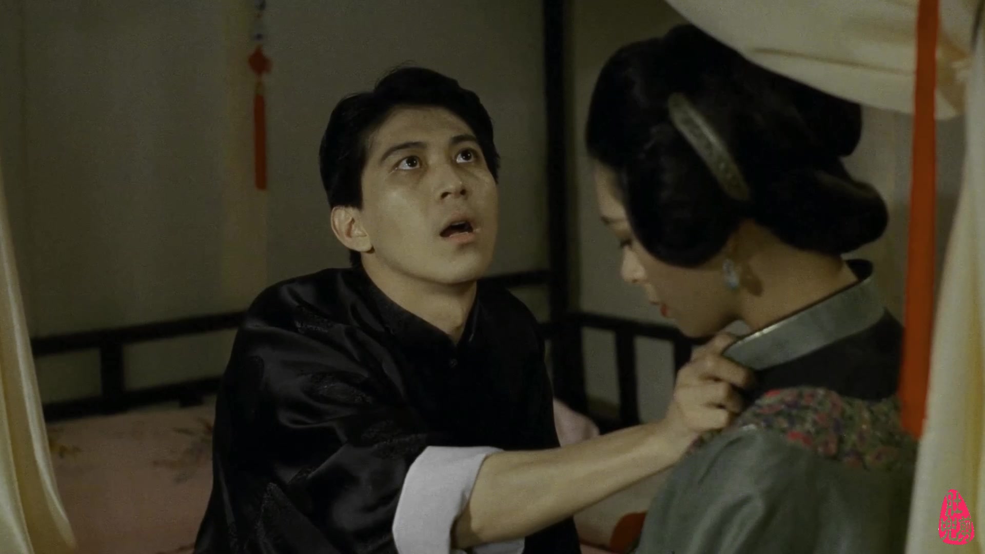 电影《怨女》穿红肚兜的夏文汐美翻了