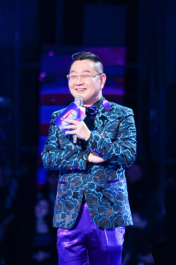 毛不易上演最佳尬聊现场 张绍刚遭遇主持生涯"滑铁卢"