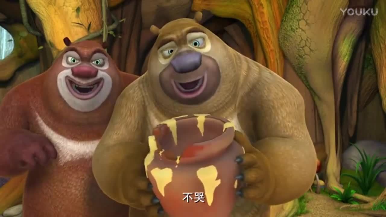 熊出没之冬日乐翻天: 小北极熊饿了, 啃住熊大不肯松口