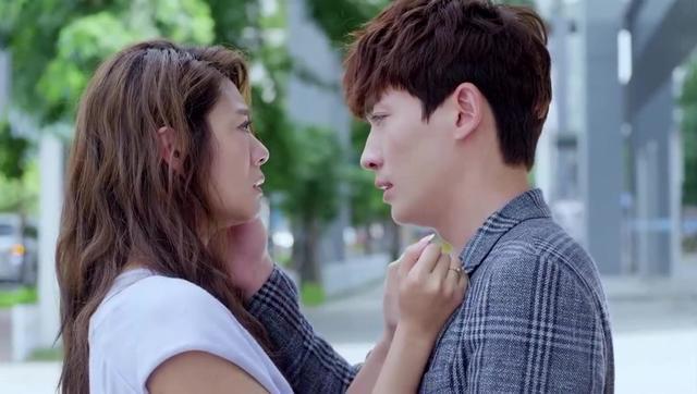 《御姐归来》朱一龙恢复记忆,马路上和安以轩温柔拥吻