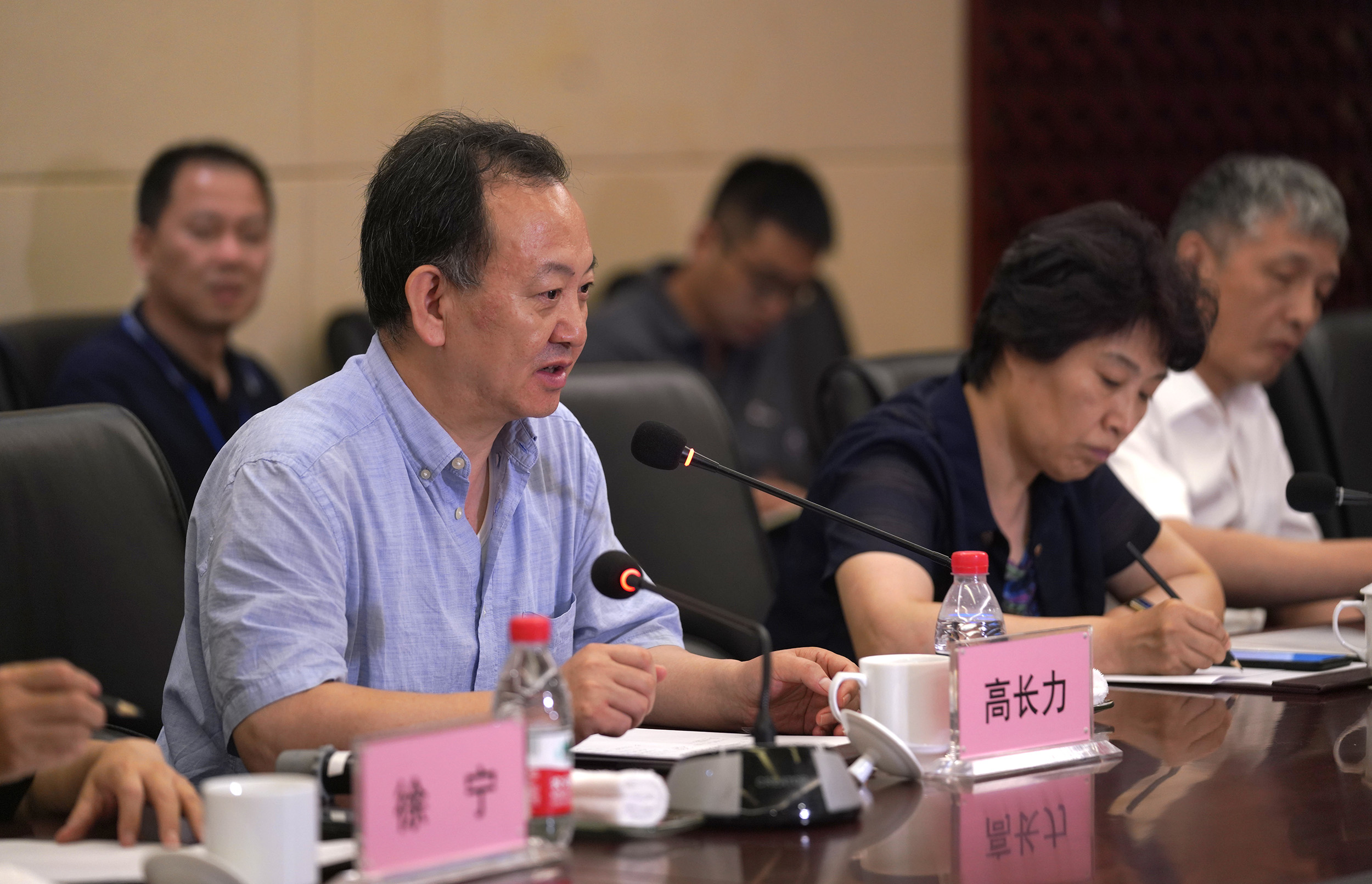 副局长尹晓平,江苏省广播电视总台台长卜宇,副台长蒋小平等一行,来到