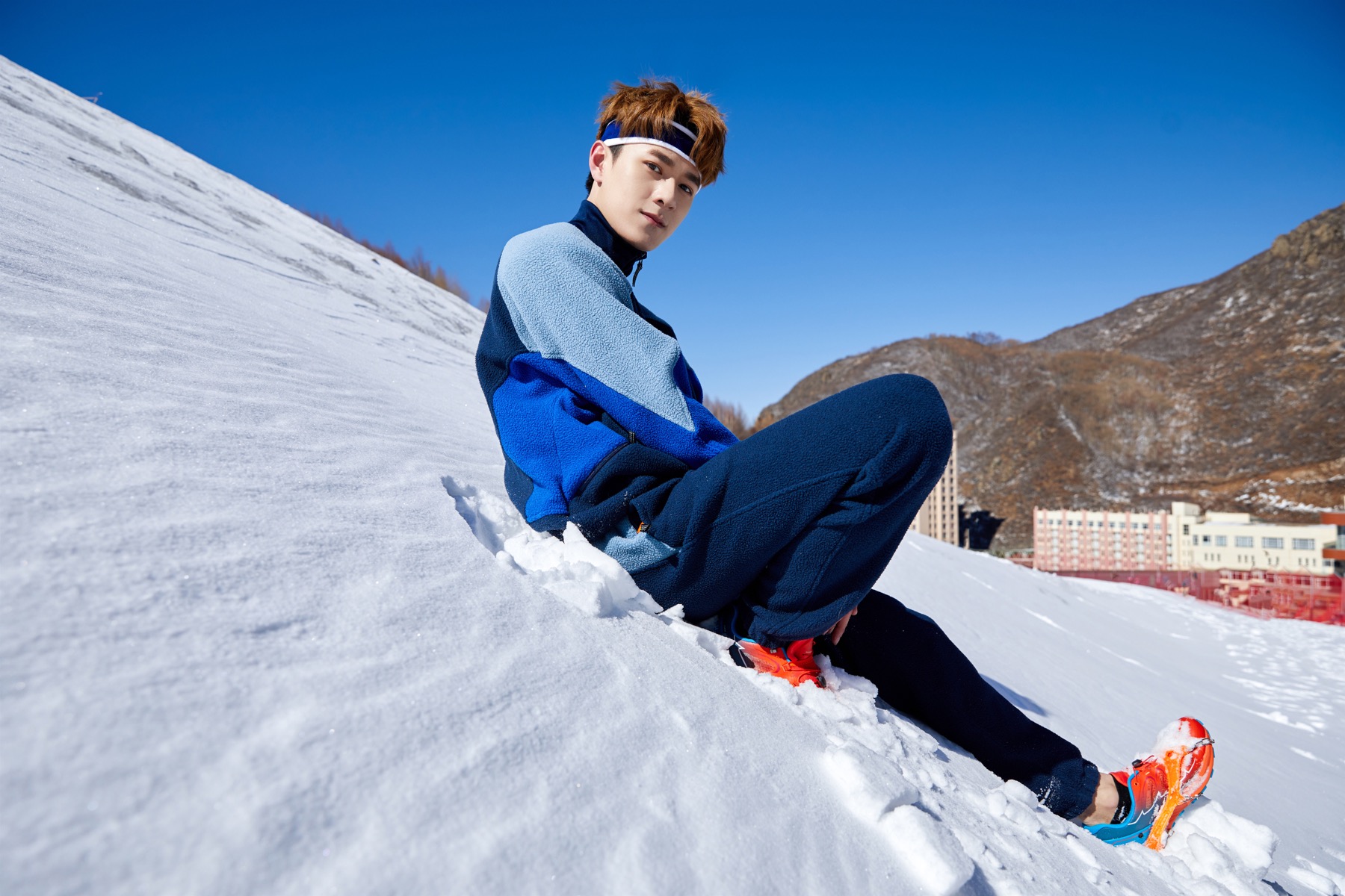 易柏辰极限挑战马拉松恶劣天气,坚韧毅力获粉丝打call