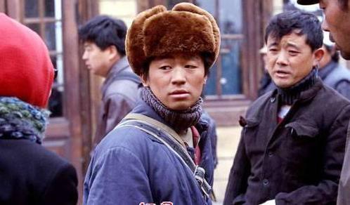 王宝强离婚后钻营圈内人际关系,给冯小刚送米甚至给徐峥下跪