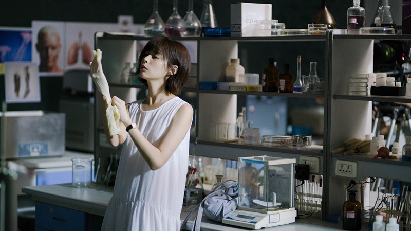 卢杉新剧《疯人院》女主下线 网友请编剧查收刀片