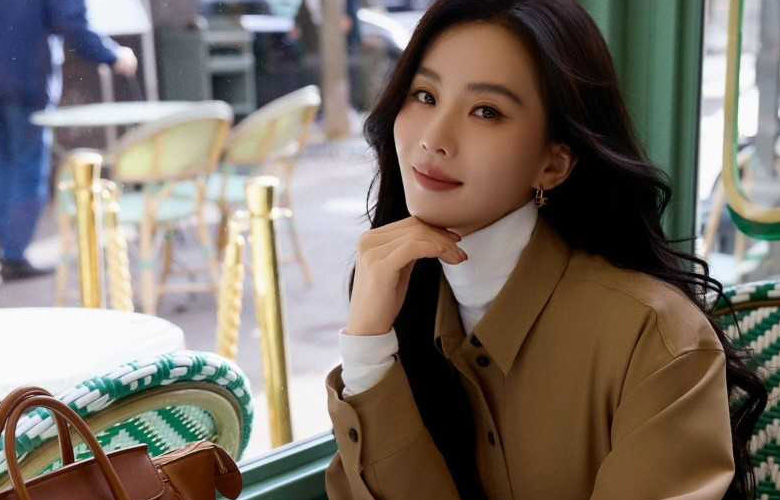 刘诗诗闪耀巴黎时装周，Celine Queen待遇拉满尽显风范